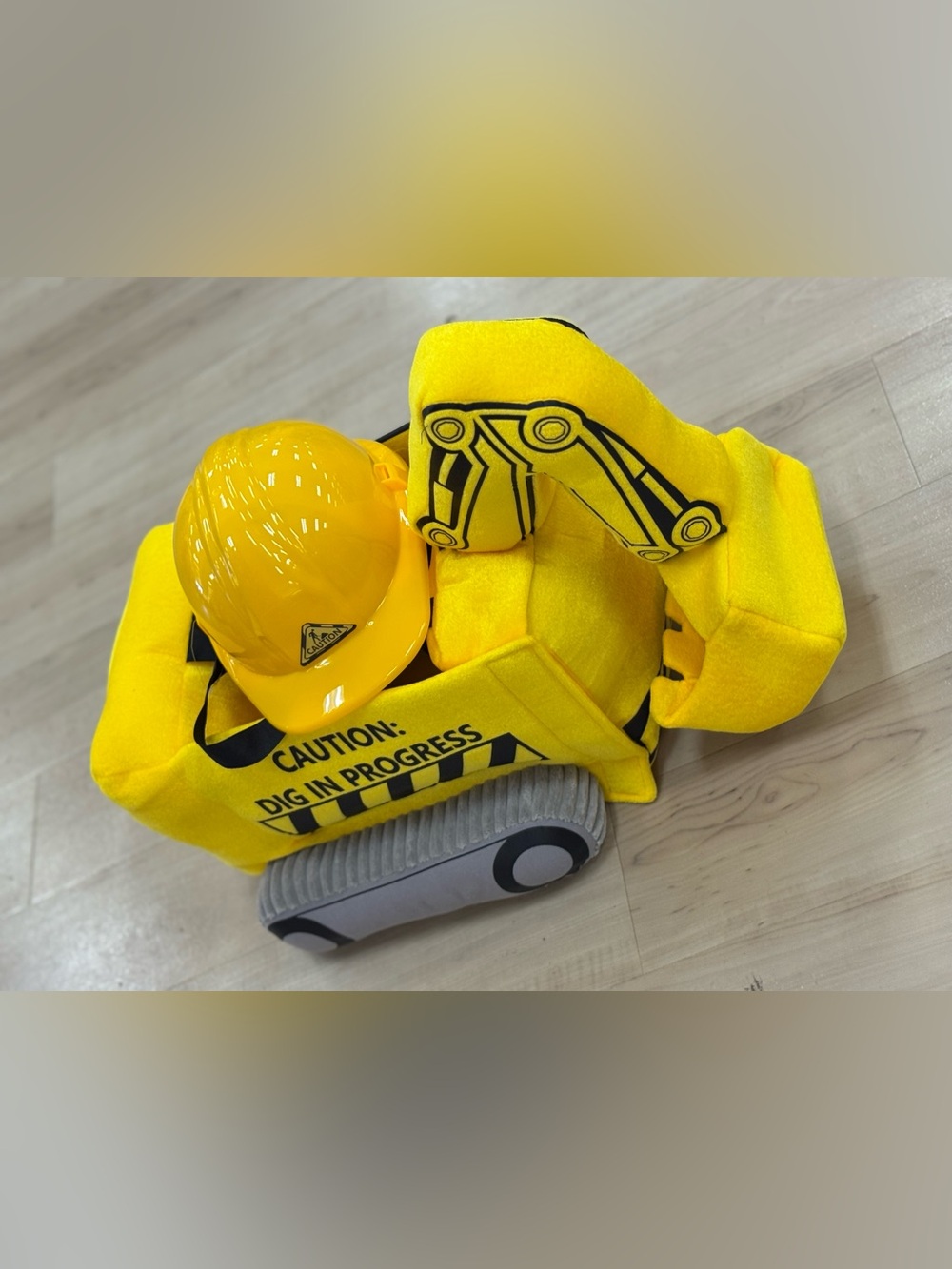 NWT Excavator Construction Worker Yellow Halloween Costume with Hard Hat Helme